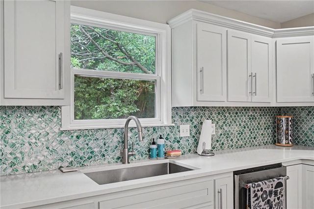 3238 Huntington Road, Lawrence, KS 66049
