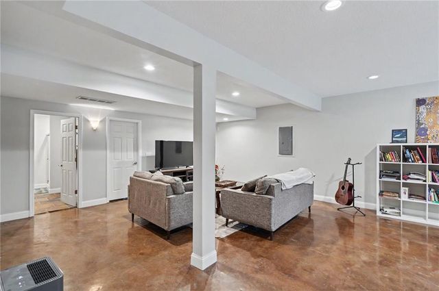 3238 Huntington Road, Lawrence, KS 66049