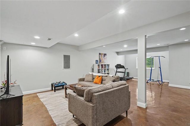 3238 Huntington Road, Lawrence, KS 66049