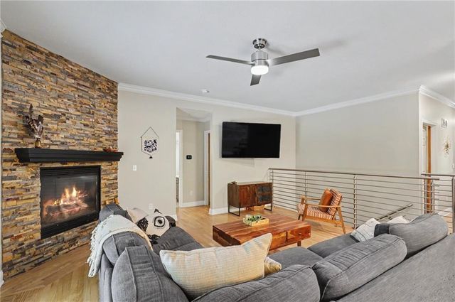 3238 Huntington Road, Lawrence, KS 66049