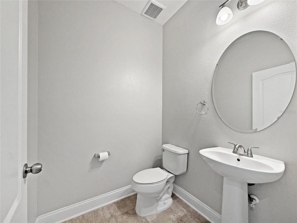 Image 11 of property listing at 1144 NARCOOSSEE DEL SOL BOULEVARD, St Cloud, FL 34771