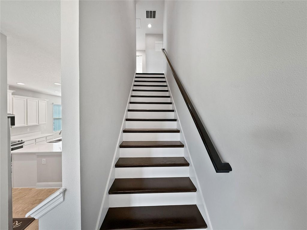 Image 12 of property listing at 1144 NARCOOSSEE DEL SOL BOULEVARD, St Cloud, FL 34771