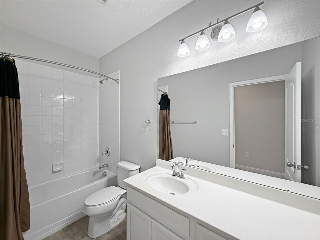 Image 14 of property listing at 1144 NARCOOSSEE DEL SOL BOULEVARD, St Cloud, FL 34771