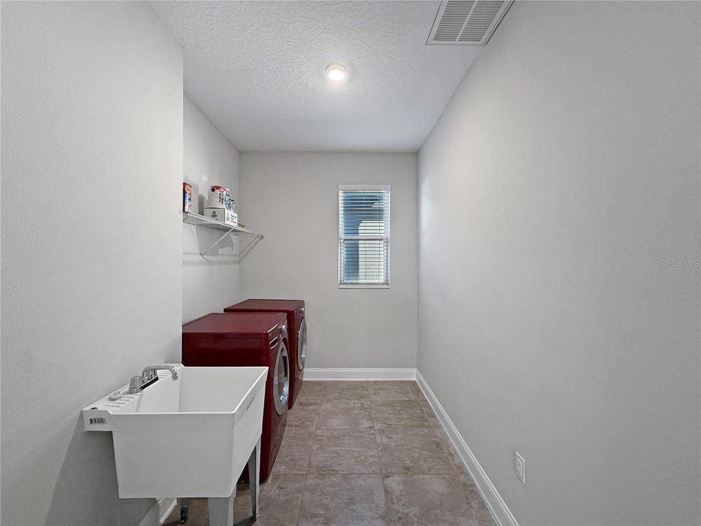 Image 19 of property listing at 1144 NARCOOSSEE DEL SOL BOULEVARD, St Cloud, FL 34771