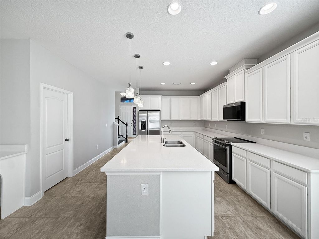 Image 4 of property listing at 1144 NARCOOSSEE DEL SOL BOULEVARD, St Cloud, FL 34771