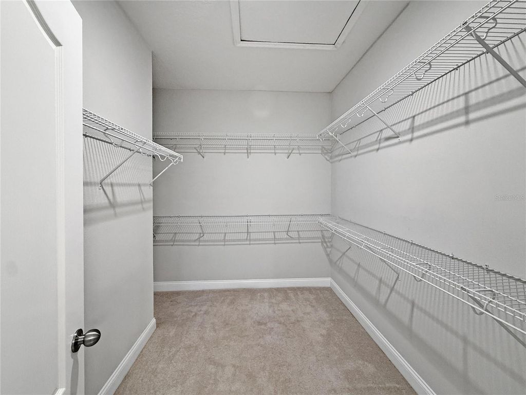 Image 9 of property listing at 1144 NARCOOSSEE DEL SOL BOULEVARD, St Cloud, FL 34771