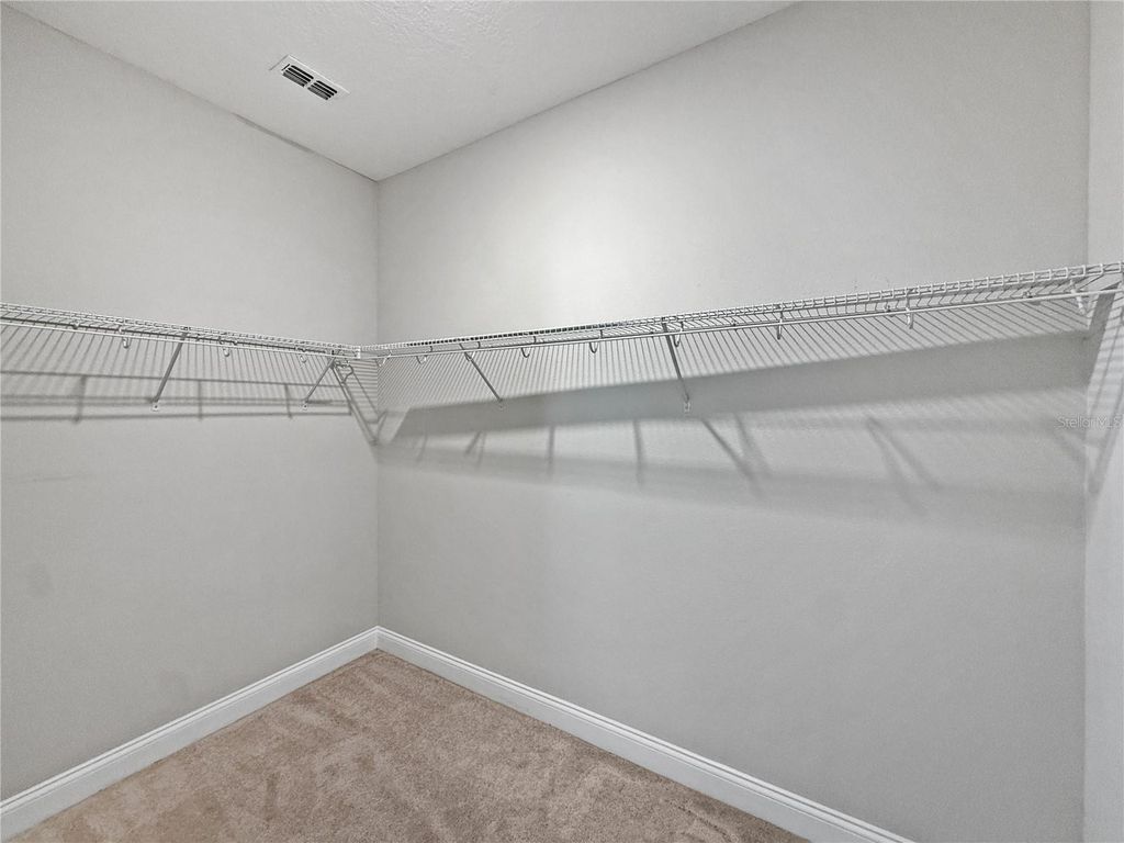 Image 10 of property listing at 1144 NARCOOSSEE DEL SOL BOULEVARD, St Cloud, FL 34771