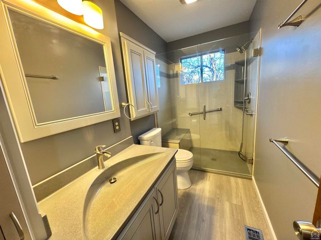 2806 SW Engler CT, Topeka, KS 66614