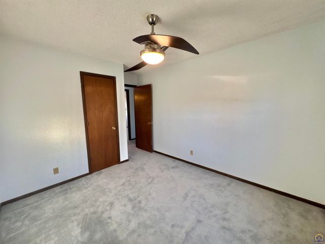 2806 SW Engler CT, Topeka, KS 66614