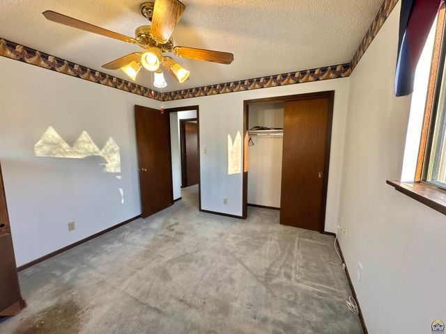 2806 SW Engler CT, Topeka, KS 66614