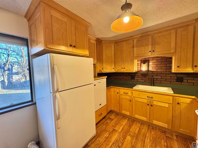 2806 SW Engler CT, Topeka, KS 66614