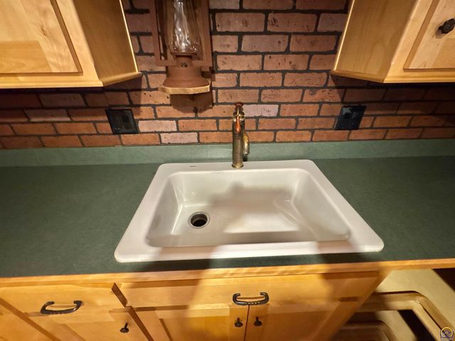 2806 SW Engler CT, Topeka, KS 66614