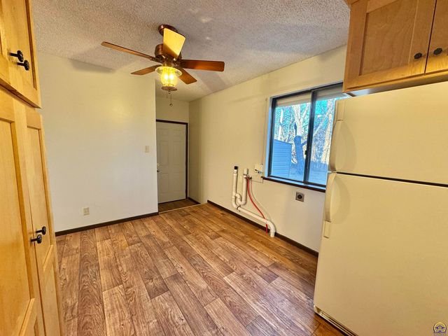 2806 SW Engler CT, Topeka, KS 66614