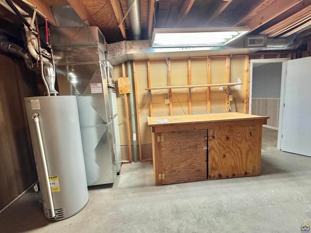 2806 SW Engler CT, Topeka, KS 66614