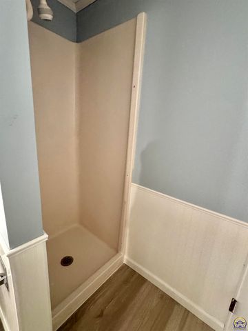 2806 SW Engler CT, Topeka, KS 66614