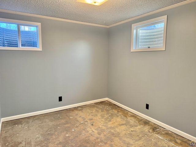 2806 SW Engler CT, Topeka, KS 66614