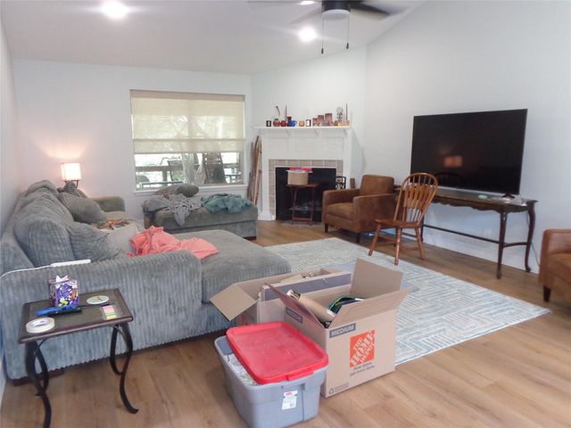 2806 Wren RD, Manchaca, TX 78652