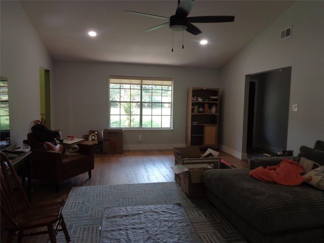 2806 Wren RD, Manchaca, TX 78652