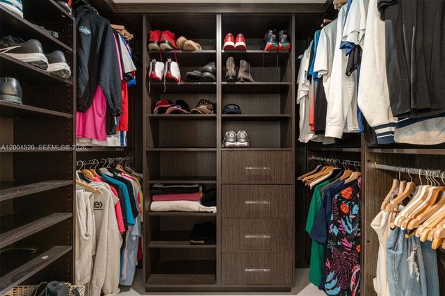 1080 Brickell Ave 905, Miami, FL 33131