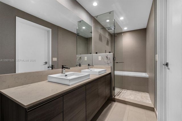 1080 Brickell Ave 905, Miami, FL 33131