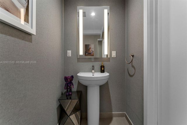 1080 Brickell Ave 905, Miami, FL 33131