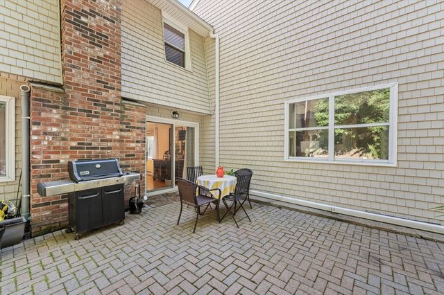 2239 Commonwealth Ave 2239, Newton, MA 02466