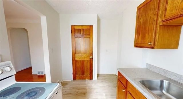20460 Lakeshore Boulevard, Euclid, OH 44123
