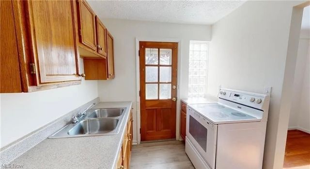 20460 Lakeshore Boulevard, Euclid, OH 44123