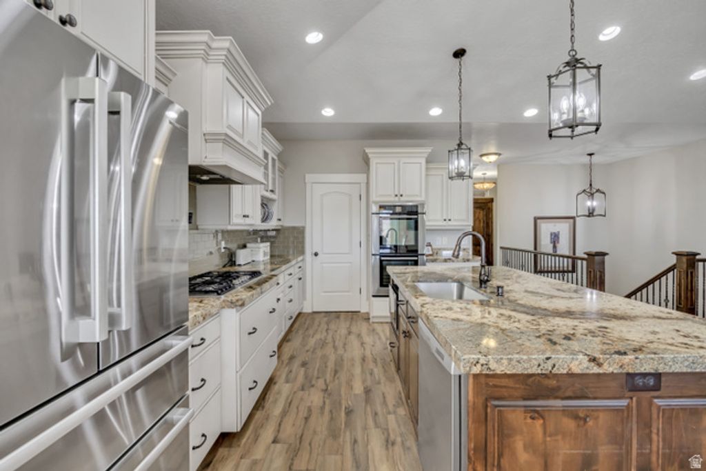 Image 11 of property listing at 751 W HILLSIDE DR, Lehi, UT 84043