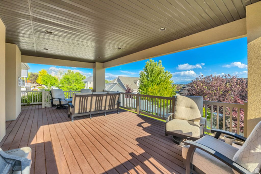 Image 15 of property listing at 751 W HILLSIDE DR, Lehi, UT 84043