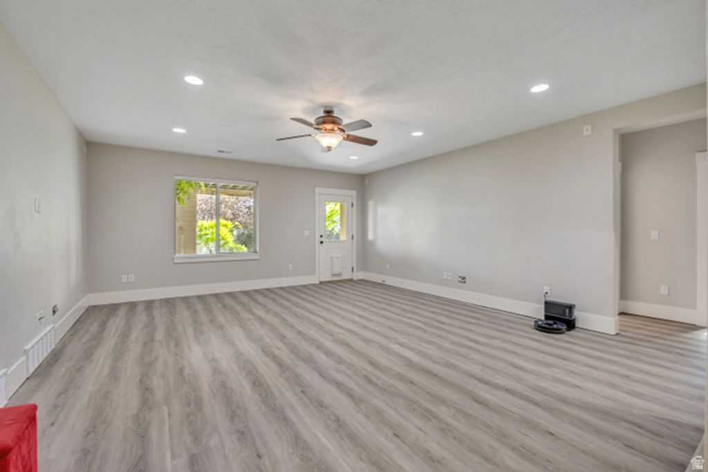 Image 27 of property listing at 751 W HILLSIDE DR, Lehi, UT 84043