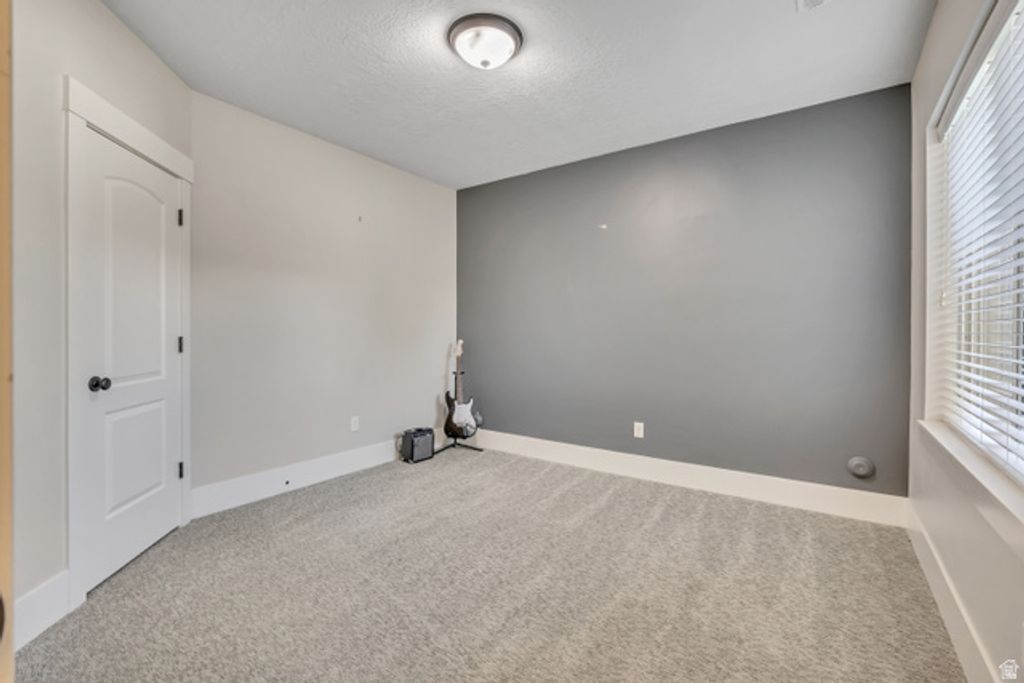 Image 31 of property listing at 751 W HILLSIDE DR, Lehi, UT 84043