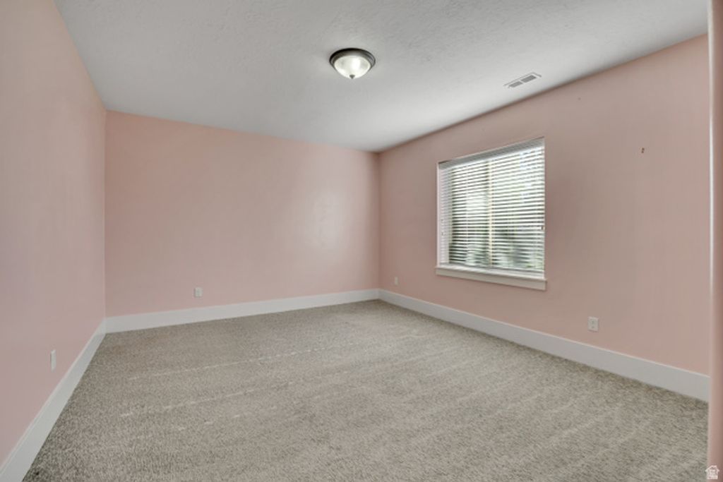 Image 34 of property listing at 751 W HILLSIDE DR, Lehi, UT 84043