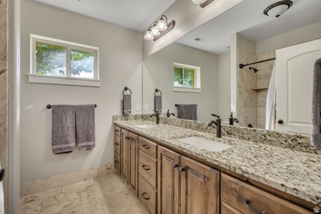 Image 35 of property listing at 751 W HILLSIDE DR, Lehi, UT 84043