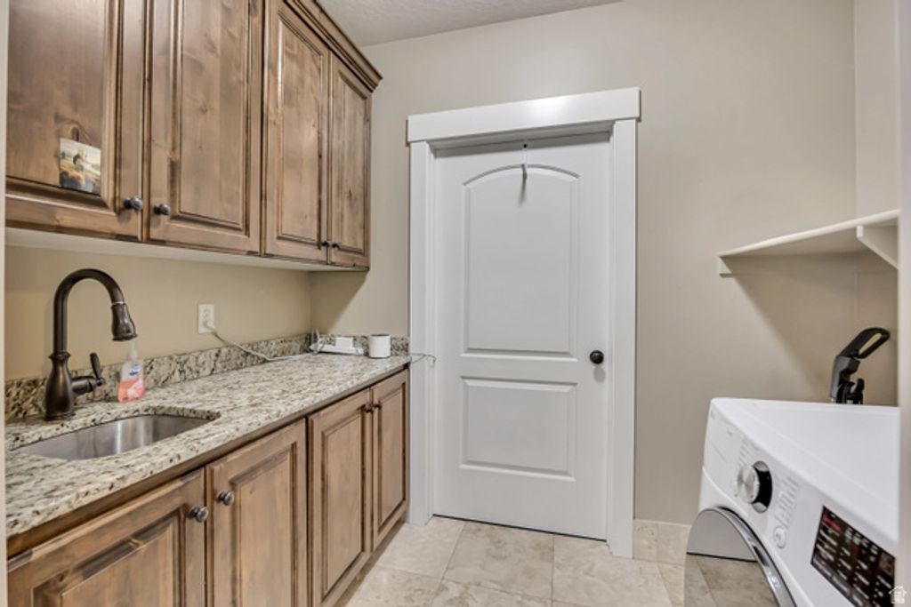Image 36 of property listing at 751 W HILLSIDE DR, Lehi, UT 84043