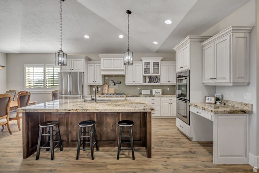 Image 8 of property listing at 751 W HILLSIDE DR, Lehi, UT 84043