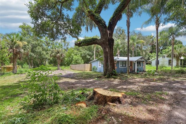 521 S 9TH STREET, Crescent City, FL 32112
