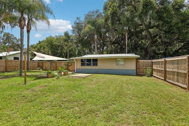 521 S 9TH STREET, Crescent City, FL 32112