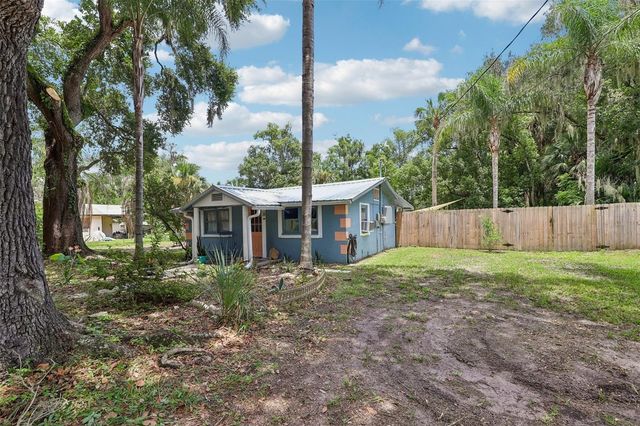 521 S 9TH STREET, Crescent City, FL 32112