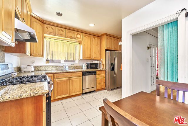 810 S Norton Avenue, Los Angeles, CA 90005