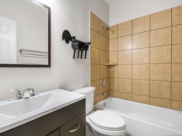 7407 Paraiso Pt, Boerne, TX 78015