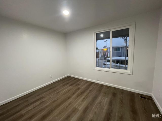 16 Torrey Pine Lane, Bakersfield, CA 93308