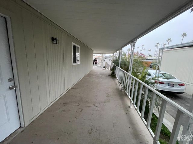 16 Torrey Pine Lane, Bakersfield, CA 93308