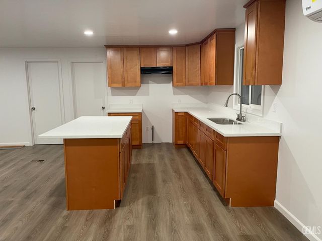 16 Torrey Pine Lane, Bakersfield, CA 93308