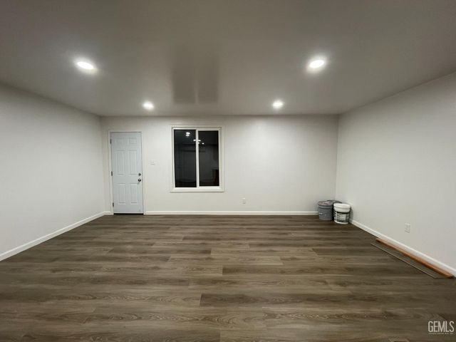 16 Torrey Pine Lane, Bakersfield, CA 93308