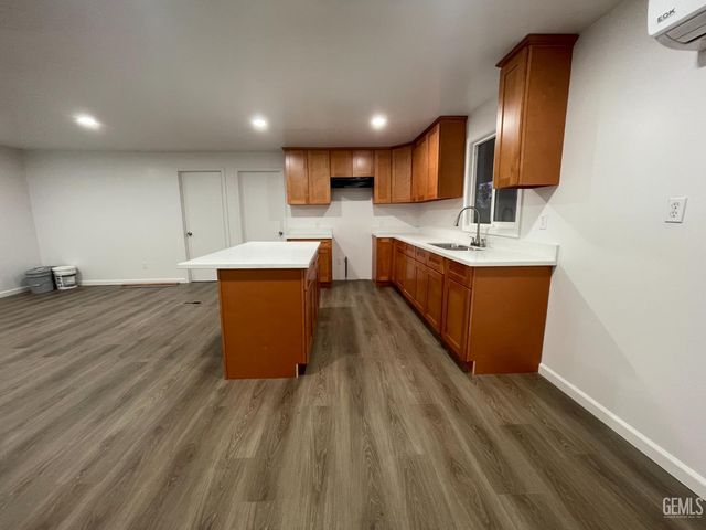 16 Torrey Pine Lane, Bakersfield, CA 93308