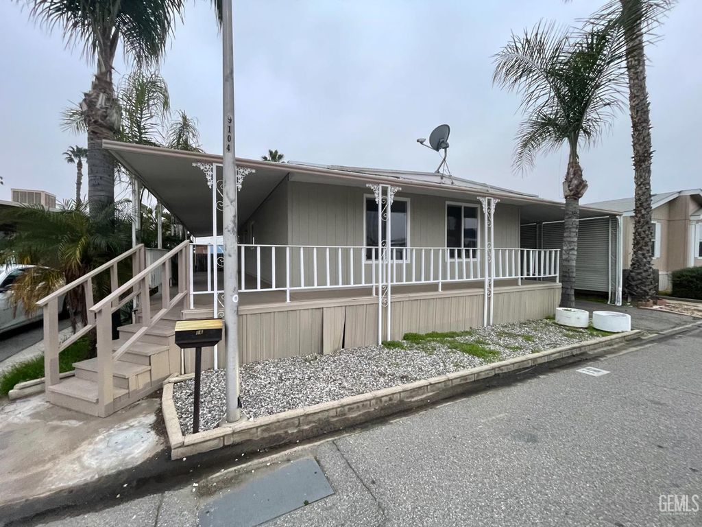 16 Torrey Pine Lane, Bakersfield, CA 93308