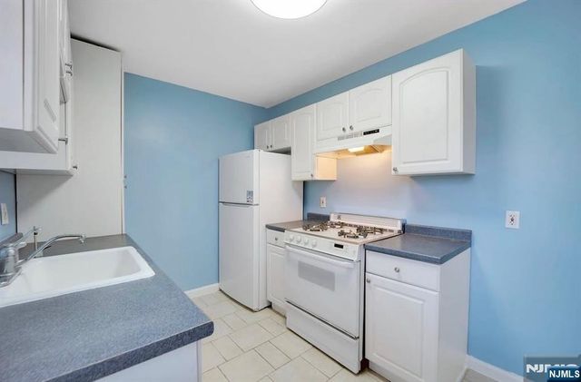 63 W Hudson B7, Englewood, NJ 07631