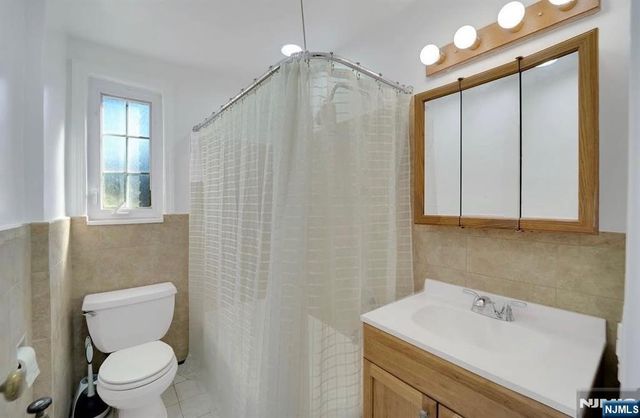 63 W Hudson B7, Englewood, NJ 07631