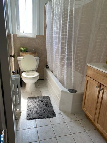 63 W Hudson B7, Englewood, NJ 07631